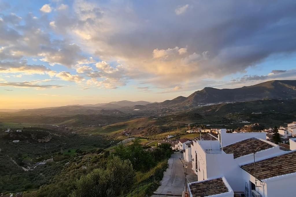 Entre Vistas Vendégház Zahara De La Sierra Kültér fotó